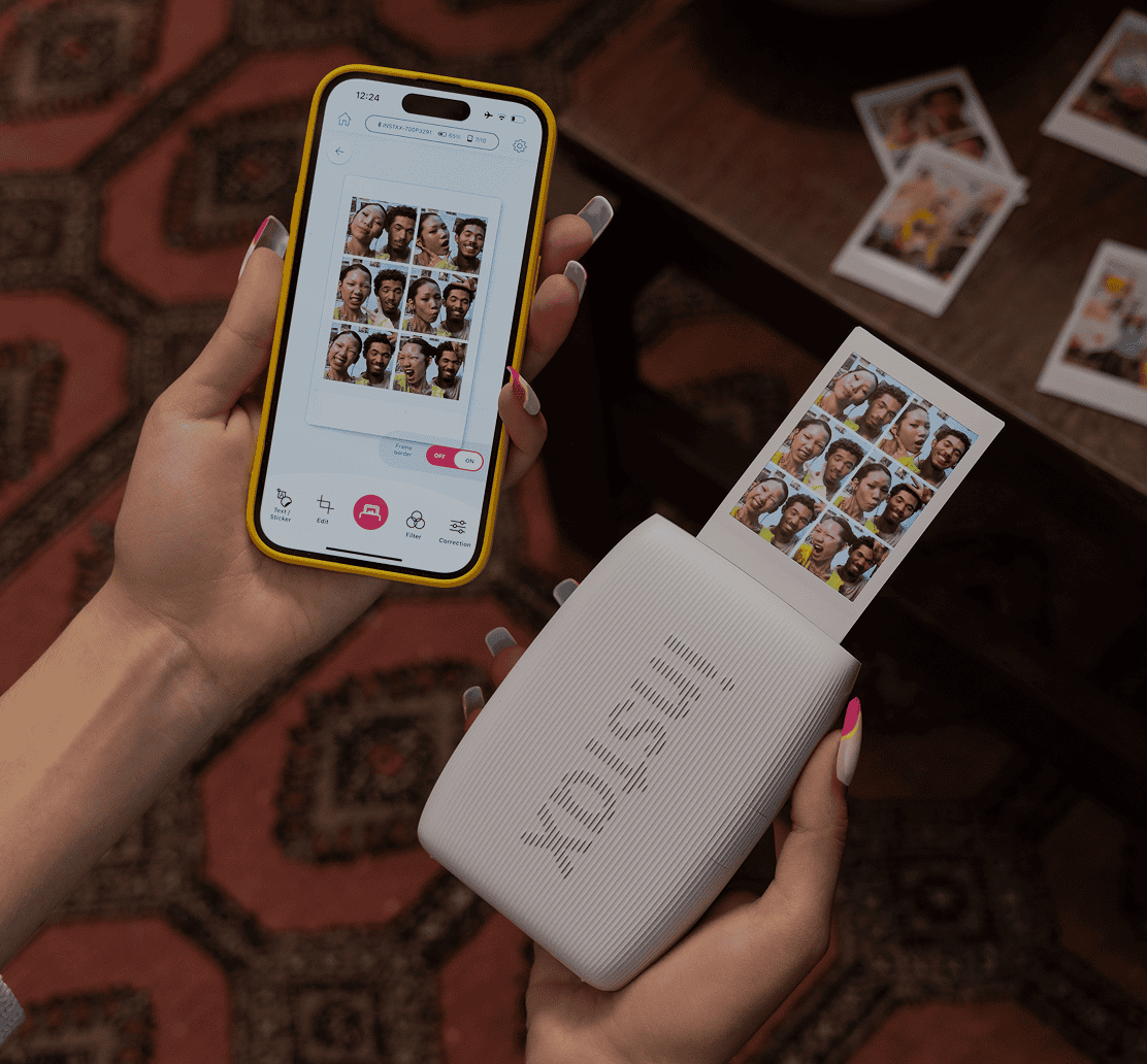 Společné selfie z telefonu se mění ve skutečnou Instax fotografii